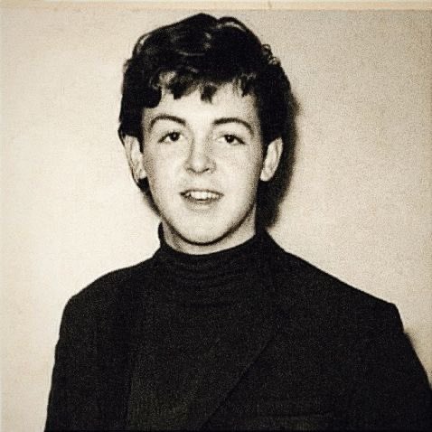 he’s so pretty it’s ridiculous. like who let you walk around like this