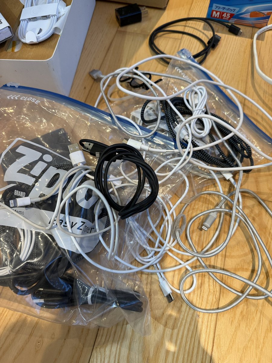 電化製品買う時このコードたちいるかいらないか選べたら良いのに