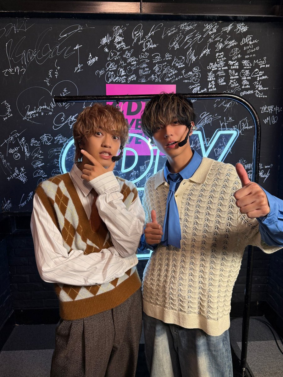 ＼11月17日(月)19:00〜／
2時間生放送⚡️

「Theater」初パフォーマンスになるので
お見逃しなく！です！🎞️

#CDTVライブライブ 
#STARRING
#KingandPrince
#永瀬廉
#髙橋海人