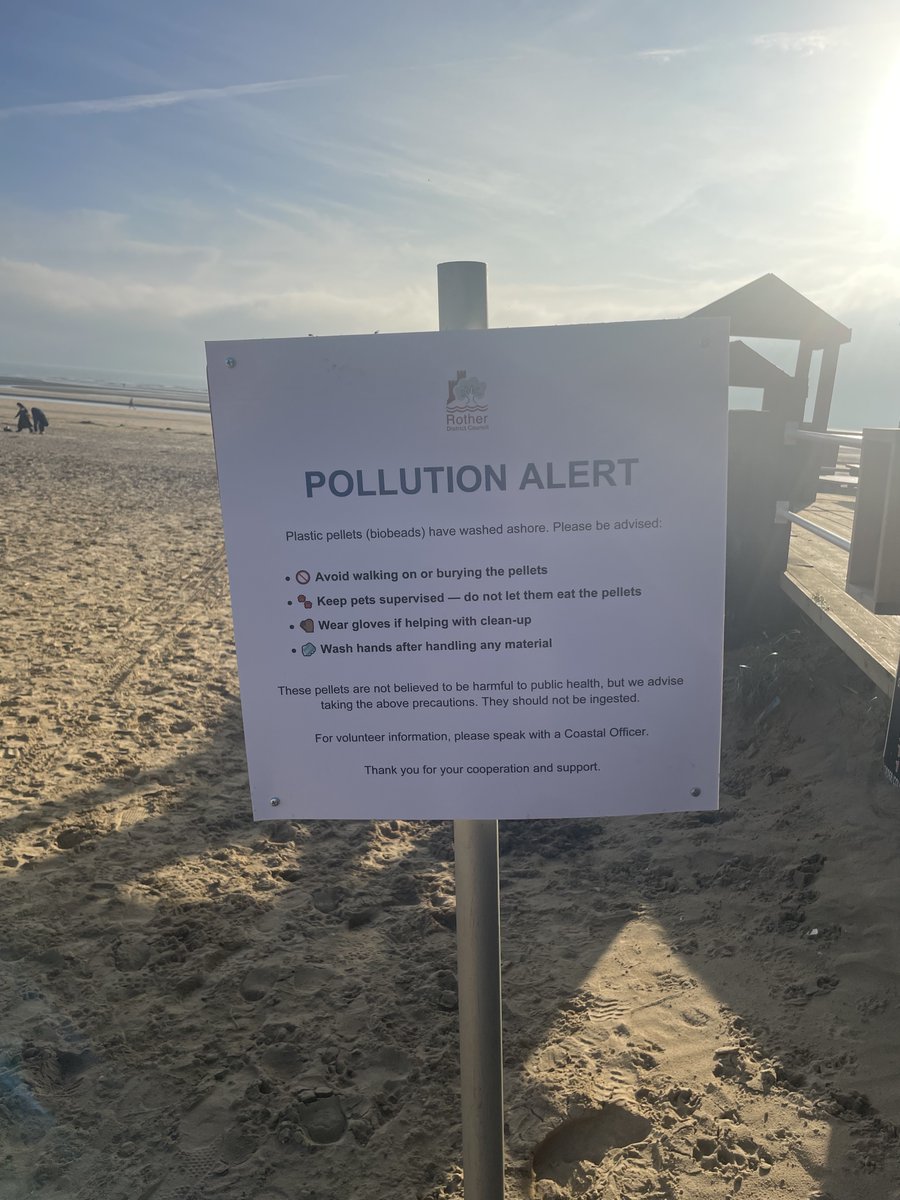Feargal_Sharkey's tweet image. I went to see for myself Southern Water&apos;s toxic plastic beads clean up operation and guess what, is a sham.

6 days ago John Penicud from SW told @BBCPM @EvanHD &quot;I&apos;m at the beach at the moment and we&apos;ve got around 70% of those beads now fully cleaned up&quot;.

This is what SW&apos;s clean…