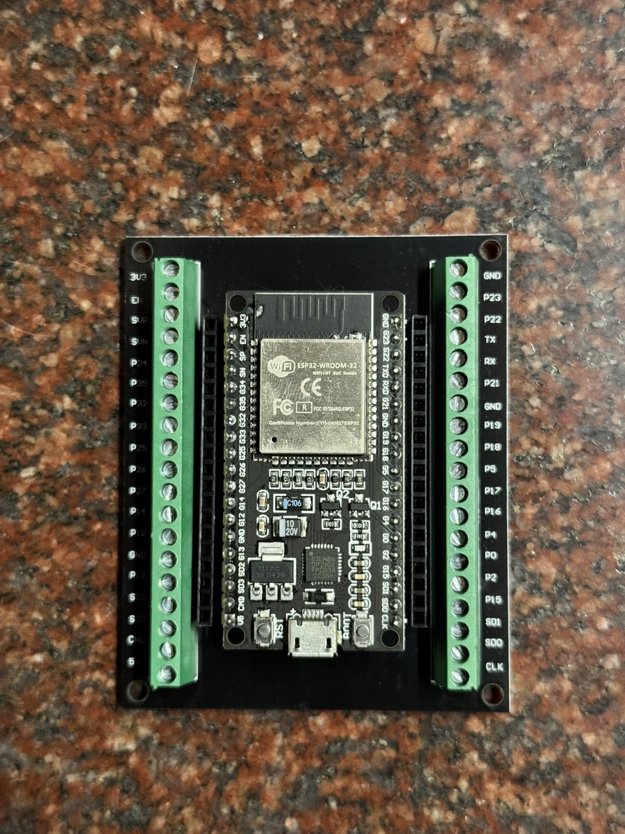 _devalopr's tweet image. That’s either a wider than usual ESP32 or a badly designed terminal adapter