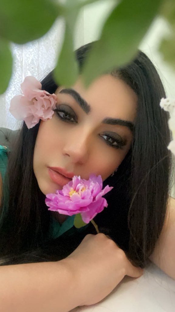 Gm!
Last week passed quietly,
as if my paintings were waiting behind a fogged-up window.
But I’m not disheartened for the new week;
maybe a breeze will come and clear the fog,
so new eyes can finally see them.
🖇️