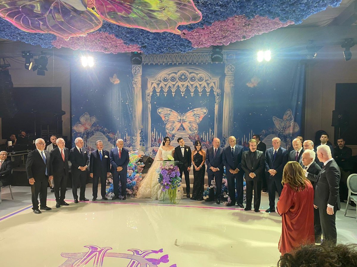 bosunatiklama's tweet photo. Çırağan Sarayı'nda yapılan bir düğünün nikah şahitleri:

• Orhan Gencebay
• Yavuz Bingöl
• Muharrem İnce
• Kemal Kılıçdaroğlu
• Süleyman Soylu
• Davut Gül
• Binalı Yıldırım
• Doğu Perinçek https://t.co/K9uhKvm5vy