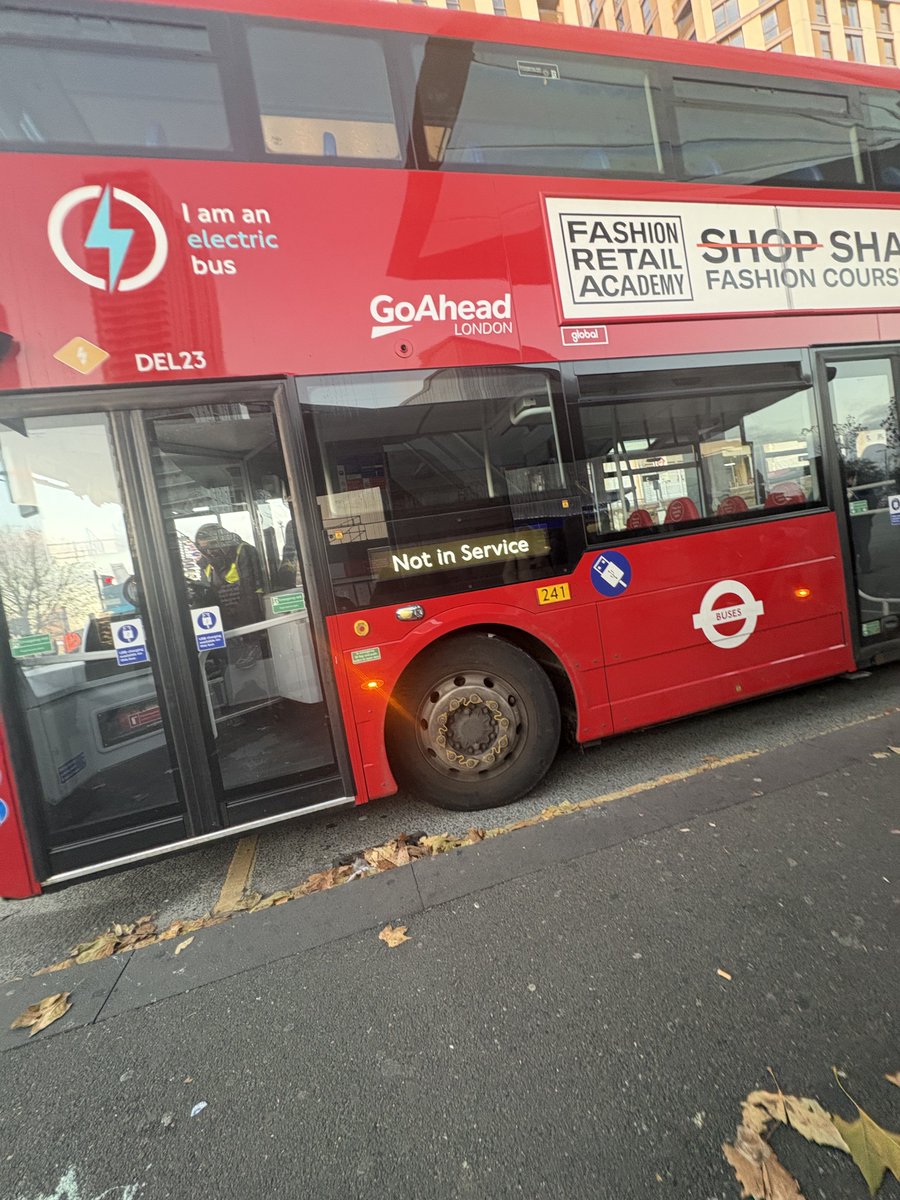 tuttle2024's tweet image. ⁦@TfL⁩ what’s this doing taking up all the space along with a bin lorry behind at Tottenham Hale? The 76 couldn’t even stop curbside. At 7.33am. Stupid.