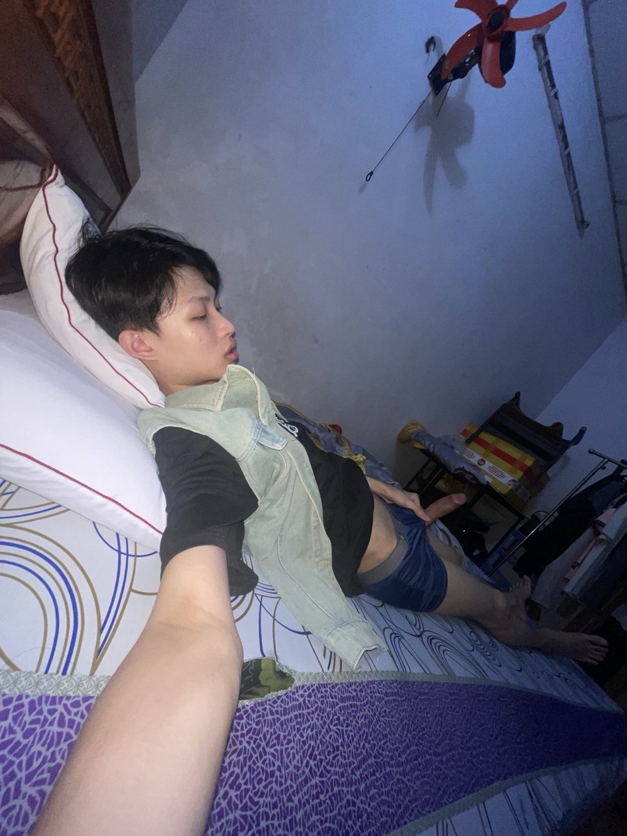 Tối nay em rảnh có kèo gì hokk 🫶🏻