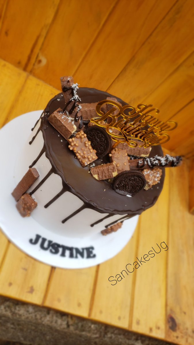 I mix, bake, decorate and sell cakes.
From 80k, pre-order with us on 0705762730.