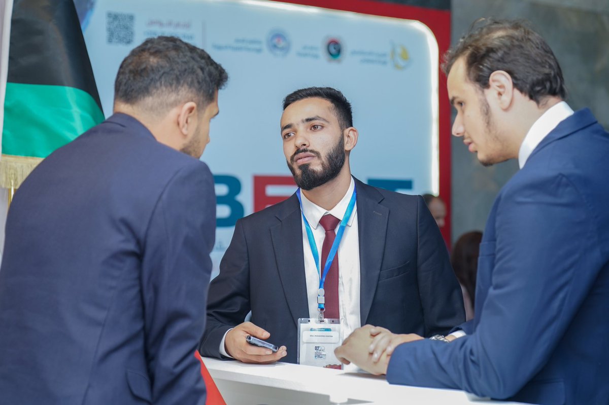 Libank_ly's tweet image. دعمًا لمستقبل الرعاية الصحية 🩺
شارك المصرف الإسلامي الليبي في المؤتمر الثاني لطب العيون.
انطلاقًا من مسؤوليتنا الاجتماعية، نستثمر في دعم العلم والمعرفة، ونسعى لبناء جسور التعاون بين القطاع المالي والصحي، لأن صحة المجتمع أساس تنميته.

#المصرف_الإسلامي_الليبي #تطلعات_تدعمها_القيم