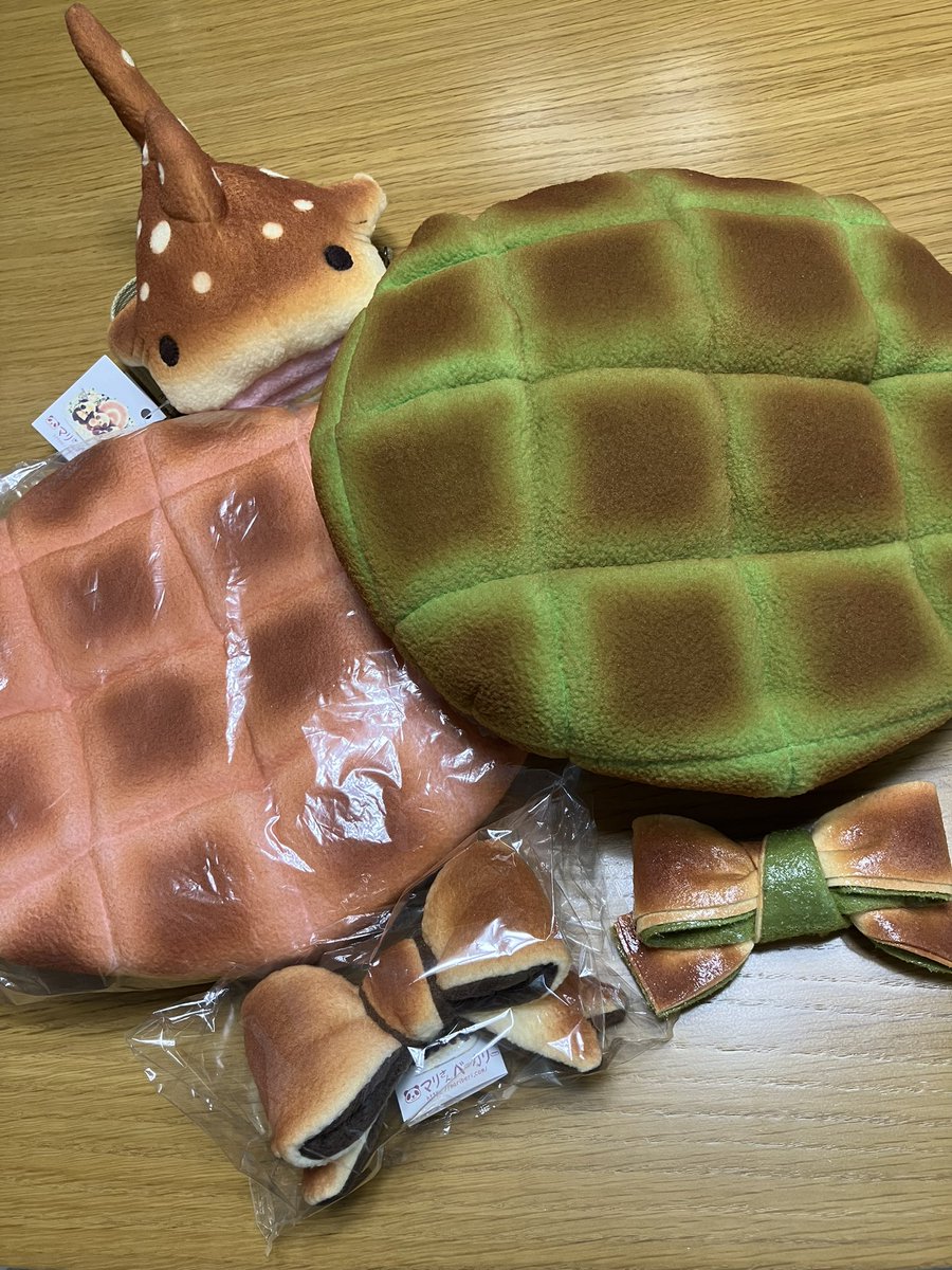 12SR_S660's tweet photo. デザフェス戦利品🥐
マリさんベーカリーの
整理券が後半だったので
欲しい物は残ってないと
諦め気分で西４Ｆから１Ｆへ。
エスカレーターを下りながら
ブースを見つけた息子が
「母の欲しがっている
メロンパンまだあるよ！」と！
お迎え出来て本当に
嬉しかったです❤️ https://t.co/QBEYfZBxwR