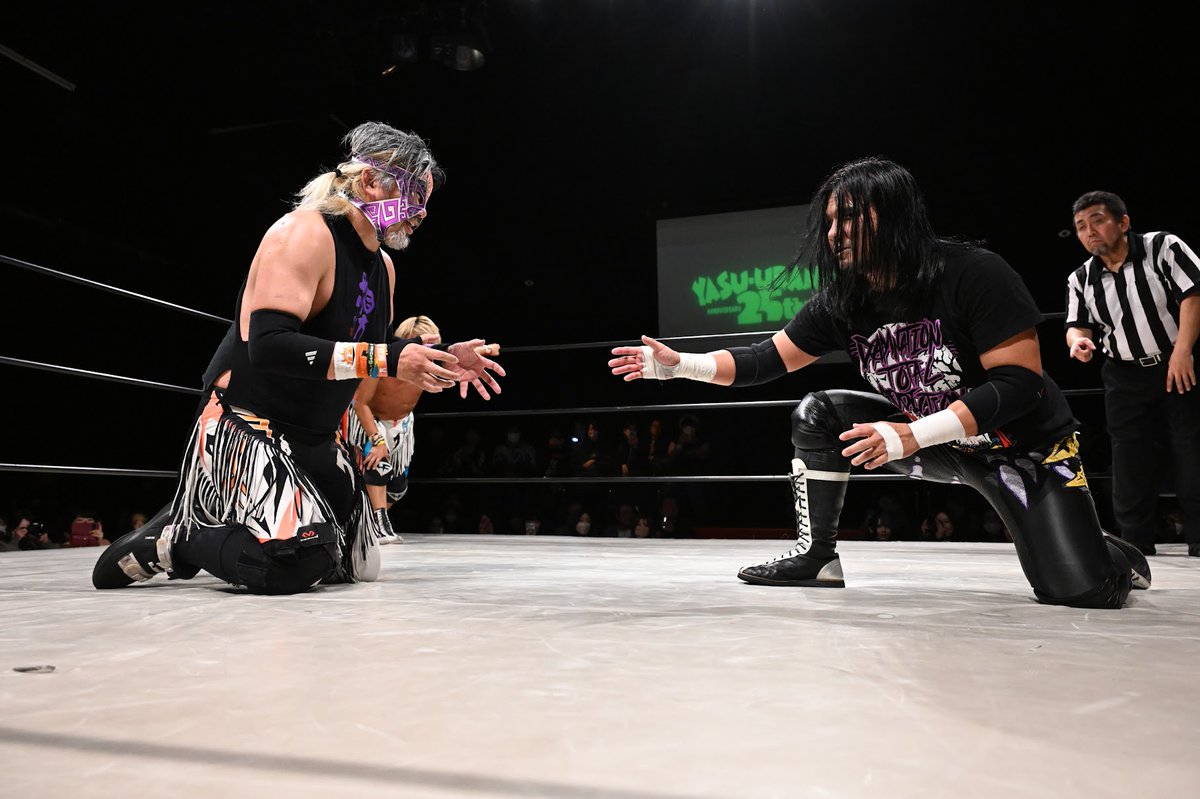 昨日は激しい1日だった。昼の大森で陽を浴び朽ち果てた。ウータンフェスタは年4回はやるべき良いフェスタだ。そして夜は新木場。デビューの地、新木場に20周年のタイミングで立つ。恐怖の藤田ミノル、シオンは緊張していた。日高さんは予想通り興味深く、良い初対決だった。この続きもヤス・ウラ・ノが