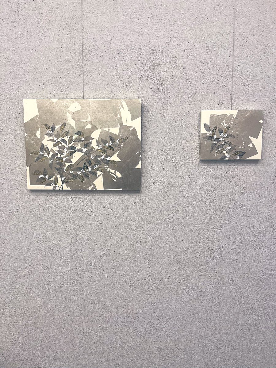 gurigu3's tweet image. 靭公園近くのSHIZUKA BUILDING LOUNGE。オープンから気になっててやっと行けた。
そしてこちらもずっと気になってた、林樹里さん。箔の作品美しい～。生で見れてうれしい～。
合同展示の李さんもすごくよかった。版木好き。