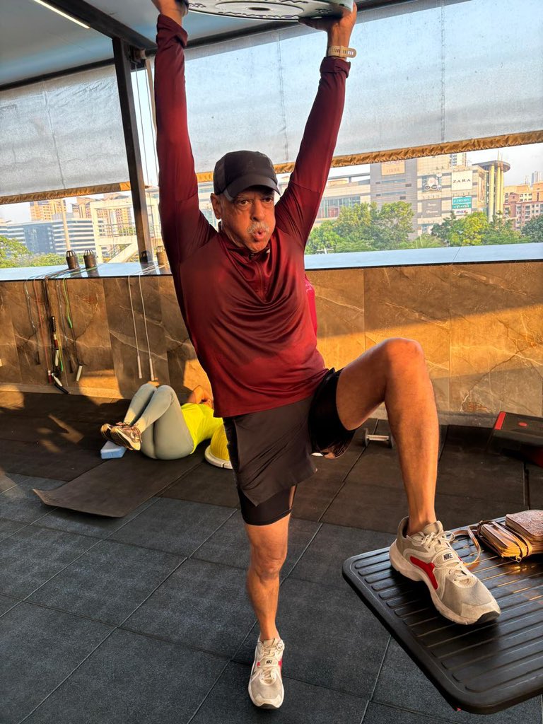 ajwani_kumar's tweet image. With gods blessings and my gurus grace ..
Functional training and isometric hold …
Please do try ..off course slowly and practice and as per ur body’s comfort 

#FunctionalTraining #IsometricHold #SeniorFitness #ActiveSeniors @65
#StrengthInStillness #BalanceAndStability