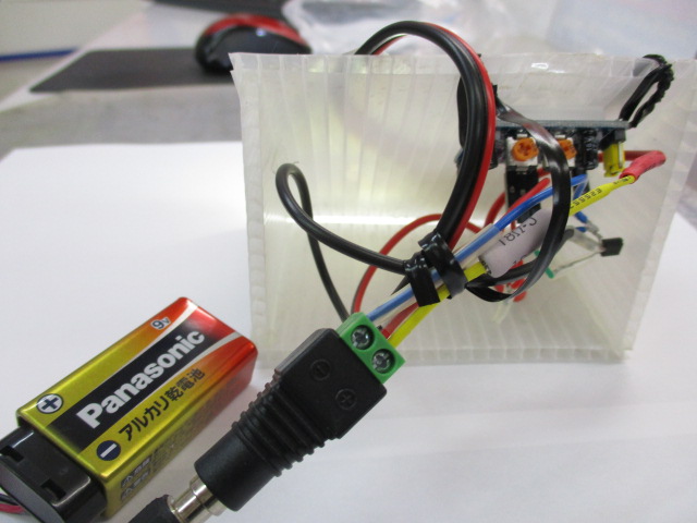 人体感知センサーモジュール【HC-SR501】
marutsu.co.jp/pc/i/238993/
を利用した簡易的な自動点灯照明の工作紹介です。

電流を多く消費するLEDを使用したかった為
NPNトランジスタをスイッチ代わりの動作部品として組み合わせました！

#電子工作　#感知センサー　#LED