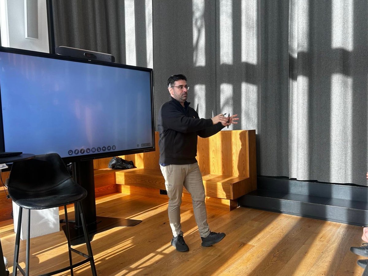 Edge_Workspaces's tweet image. Last Wednesday, we welcomed Share Network to EDGE Olympic for the first time. Students joined inspiring sessions on soft skills, gaining valuable insights for their future careers.
The event took place in our Grand Stand, supported by our Workspaces team.