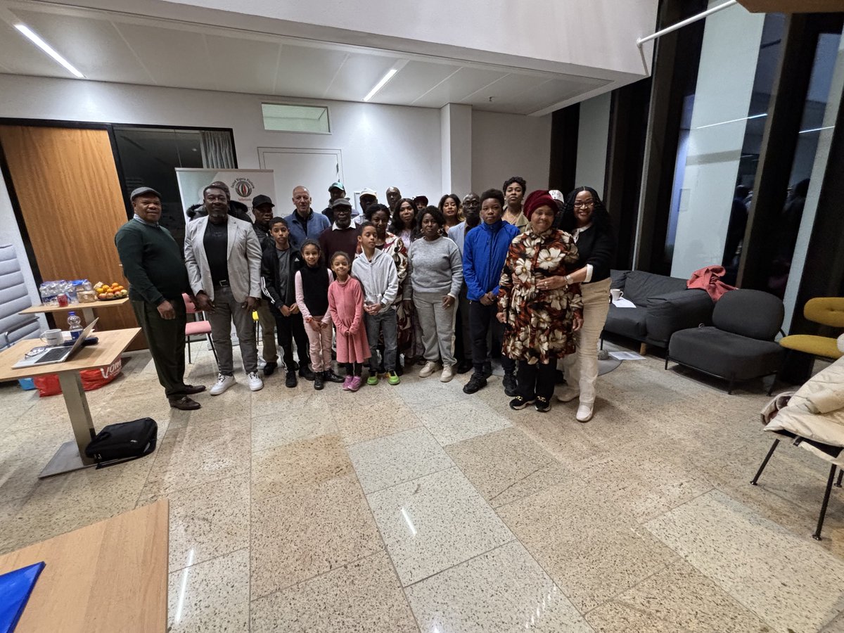 Edge_Workspaces's tweet image. Last Wednesday, we welcomed Share Network to EDGE Olympic for the first time. Students joined inspiring sessions on soft skills, gaining valuable insights for their future careers.
The event took place in our Grand Stand, supported by our Workspaces team.