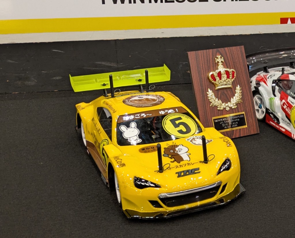 tossy10431043's tweet image. ワーチャンで走ったココイチ　NeCo壱号🐱🍛
CoCo壱番屋さんの神対応で事前に公認頂いてました
壱位にはなれなかったけど走ってる姿はカッコよかった！
CoCo壱番屋さんありがとうございました🙇
ペインター コバさんありがとうございました！

#CoCo壱番屋
#ココイチ
#ネコイチ 
#ラジコン
#タミヤRC