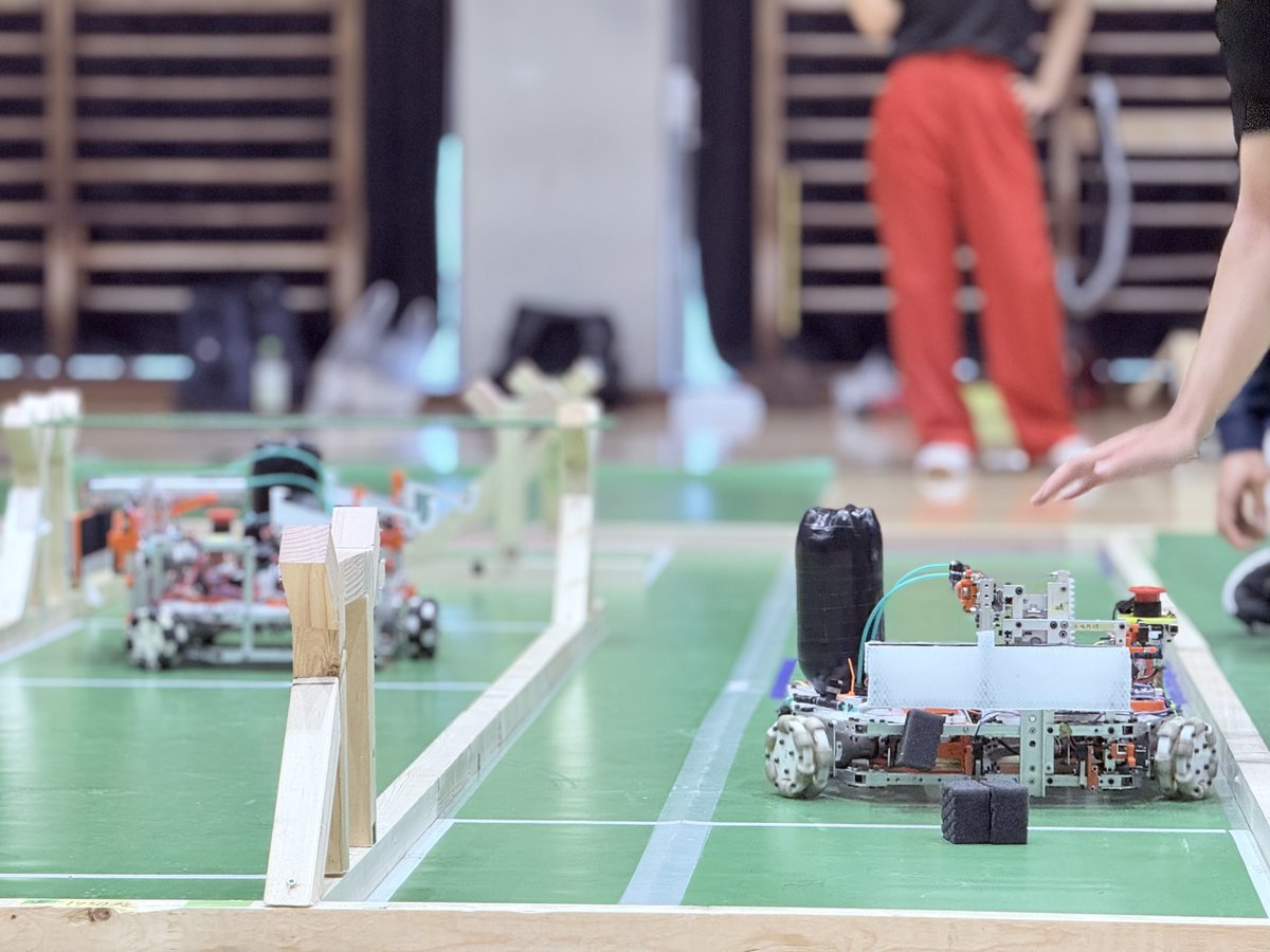 UTRoboTech's tweet image. 【駒場祭出展のお知らせ🎉】 
11/22〜11/24の3日間、ロボット展示を行います！ 
NHK学生ロボコン・ABUロボコンの優勝機体を間近で見られるほか、オリジナルロボットの操縦体験コーナーも！
ぜひ遊びに来てください🤖✨

詳しくは👇
komabasai.net/76/visitor/pro…

#RoboTech #ロボコン #駒場祭