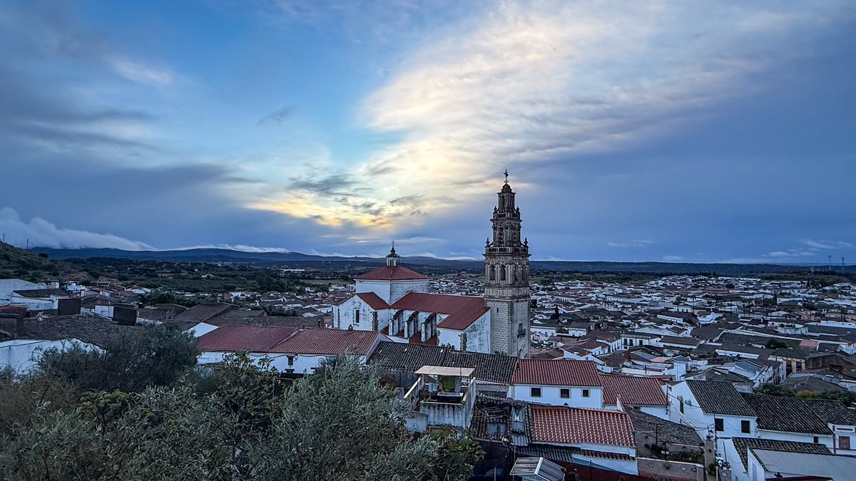 Buenos días desde Burguillos del Cerro, mañana de lunes #suroesteBadajoz así está por #BurguillosdelCerro 
. 
.
.
.
<a href="/davidlopezrey/">David López-Rey</a> <a href="/tiempobrasero/">Tutiempo</a> <a href="/abarniol_tve/">Albert Barniol</a> <a href="/jesusTeniente/">Jesús Teniente</a> <a href="/agomezmeteo_tve/">Andrés Gómez</a> <a href="/carlos_benito/">Carlos Benito</a> <a href="/Tiempo_Mercedes/">Mercedes Martín</a> <a href="/slaplana_tve/">Silvia Laplana</a> <a href="/MeteoBadajoz/">MeteoBadajoz</a>