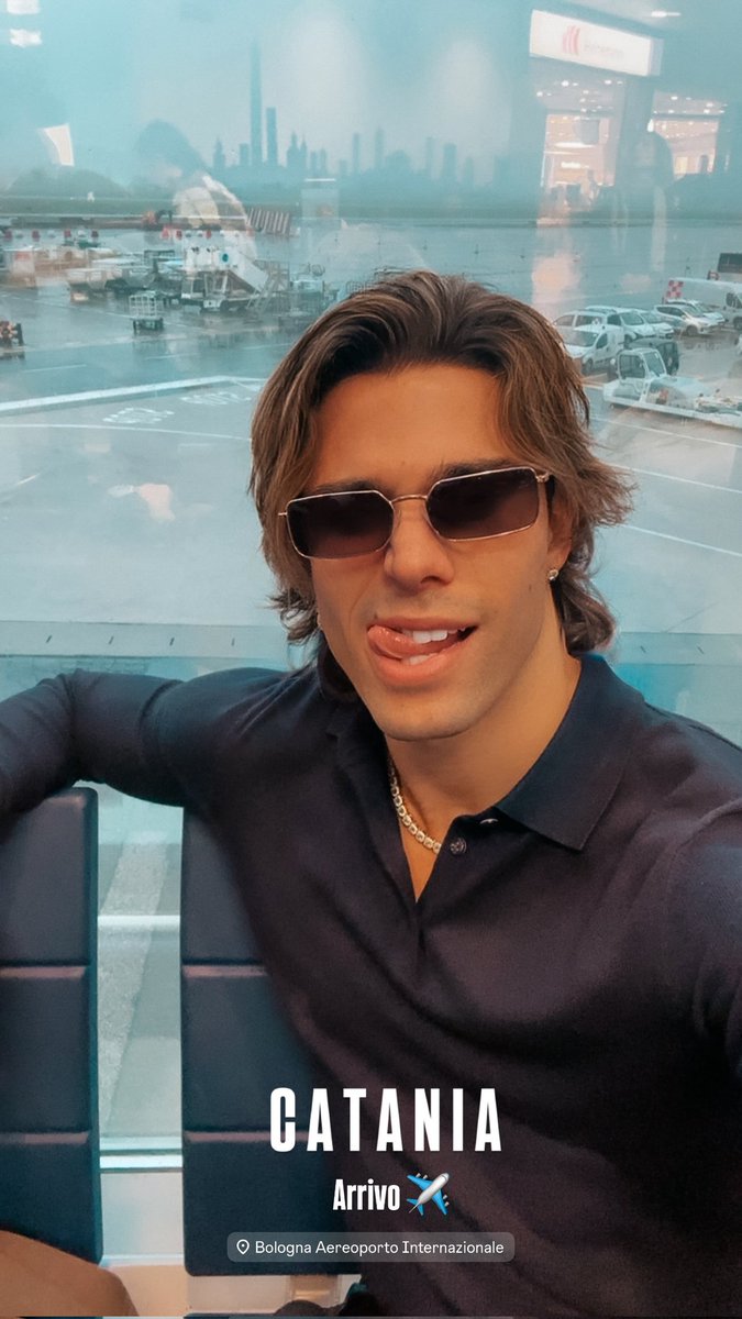 lorealesluca's tweet image. Luca en el evento de Andrea Versali..
En Catania 
#LucaOne17N
#LoRealEsLuca❣️
#TeamLuquista 
#SiempreContigo 
#ONE11