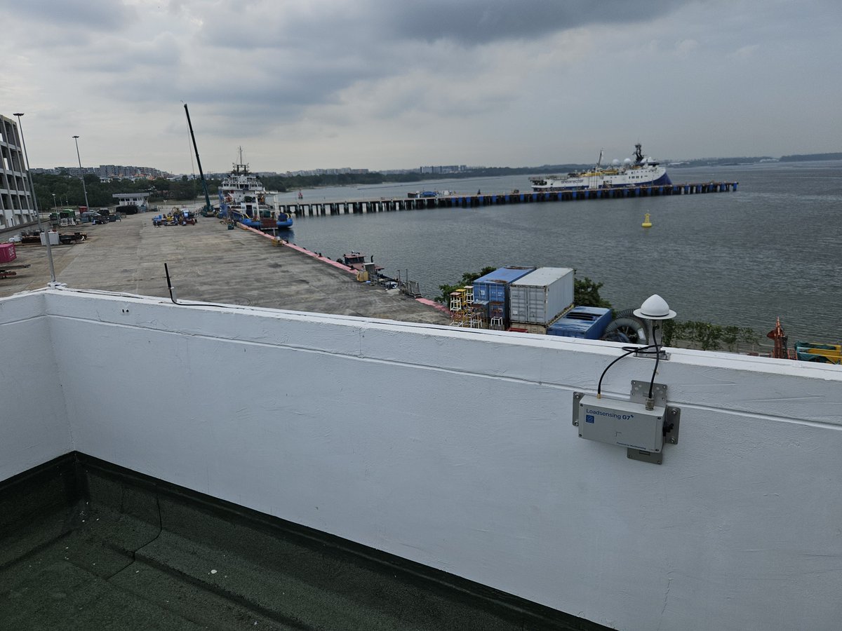 Worldsensing's tweet image. 🛰️GNSS in action -  Use case #5

We recently visited @Fugro’s Singapore office to verify the installation of our #GNSSMeter on their coastal wall.

They can monitor 3D ground movements with millimetric precision, ensuring wall stability and enhancing coastal safety.