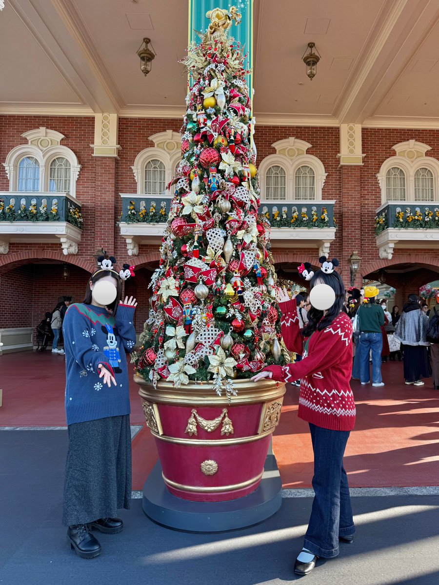 りりちゃんとインパしてきました🦌🛷
今日のミニーさんも幸せそうでした
はじめて一緒にアトラクも乗り、
去年も撮ったツリーの前でぱしゃり📷´-
おそろいで生首カチューシャ嬉しい☁️