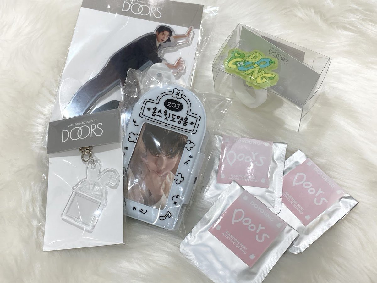 🚪#DOYOUNG 商品情報🚪 DOYOUNGさんの CONCERT [Doors] MD 絶賛販売中
