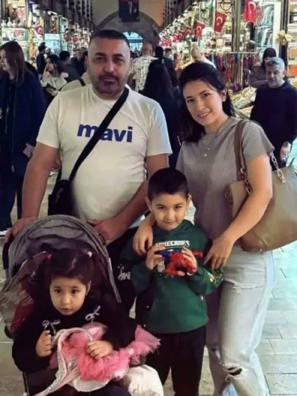 Zehirlenerek hayatını kaybeden anne ve çocukları yan yana defnedildi.