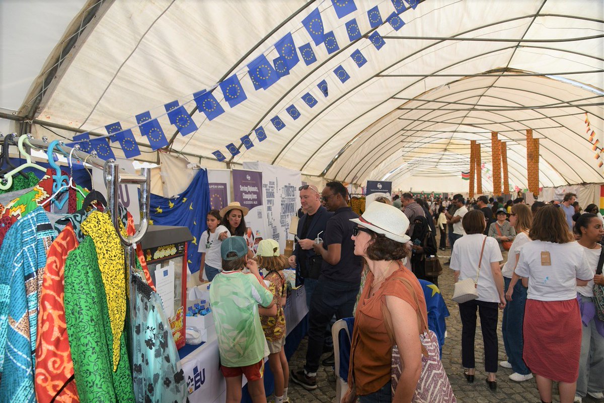 EUtoAU's tweet photo. Nov 15, #EU & MS participated at annual Diplomatic Charity Bazar.
Thank you friends, family, the volunteers & diplomatic community, our Ambassadors & colleagues, for visiting & contributing on the #EU stand filled with fun games, popcorn, face paints & more.
#DiplomaticBazaar https://t.co/gUGs2CG6dr