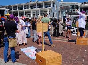 TayyibahT's tweet image. Lots of fun sharing catalysis research at V&amp;amp;A Waterfront. Always a highlight when the public actively engage with questions and interest in science. Thanks to #soapboxscience for the platform #WomenInSTEM