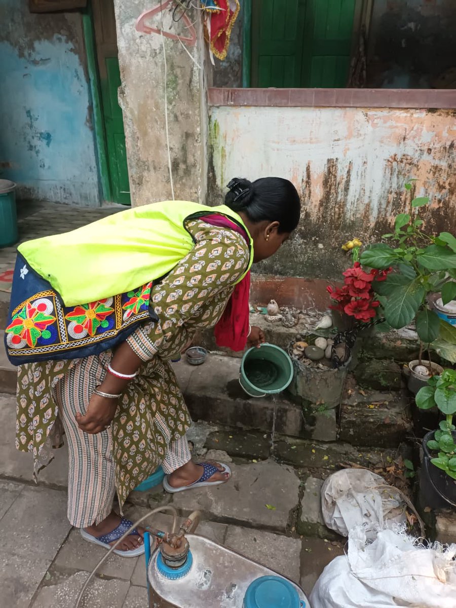 kmc_kolkata's tweet image. A few pictures of the frontline workers of the Vector Control Team on duty across the city.

#VectorControlByKMC #KMConDuty