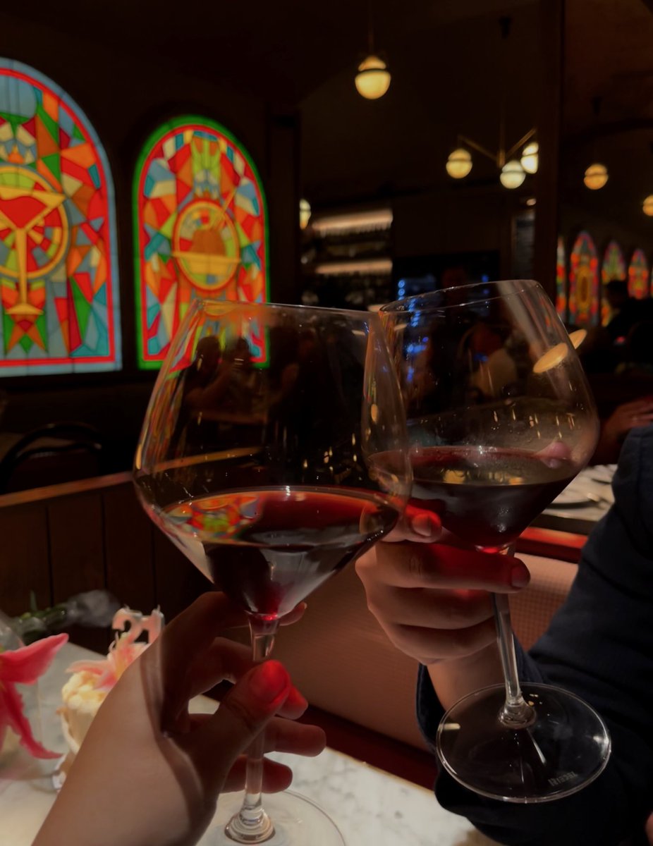 zaraIIys's tweet image. Cheers for my #legal age 🥂