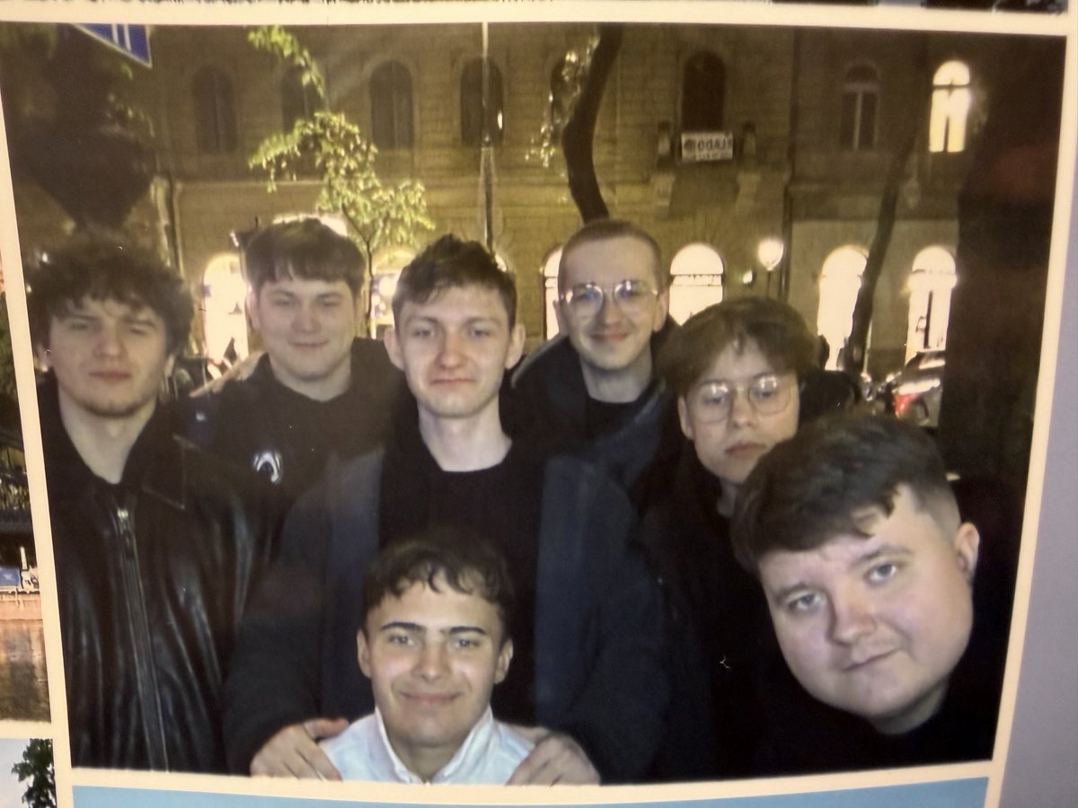 frajgo's tweet image. Fajnie tak zakończyć tegoroczną przygodę zwycięstwem. Mimo że w tym roku nie wygraliśmy prawie nic to i tak dobrze będzie się wspominać te czasy. @Mrozku @minemaciek @zamuleklol @maquklol @Rybson__  Dzięki za wspomnienia, sukcesów i spełnienia marzeń w przyszłości gejulki🤝