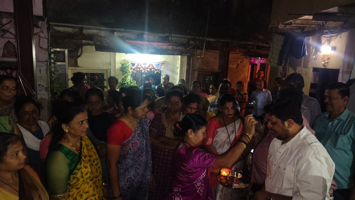 TukaramKate's tweet image. चेंबूर मधील हनुमान सेवा मंडळ परिसरात ओपन शेड उभारणी, सत्संग सेवा मंडळ, आनंद नगर आणि संजय स्मृती सोसायटी येथे नुकताच लादी व गटारे पायवाटा करण्याच्या कामांचा शुभारंभ करण्यात आला. 

#tukaramkate #ChemburDevelopment #PublicWelfare #InfrastructureWork #LocalDevelopment  #Ward153