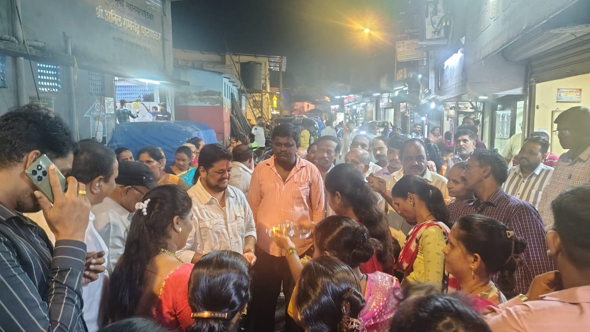 TukaramKate's tweet image. चेंबूर मधील हनुमान सेवा मंडळ परिसरात ओपन शेड उभारणी, सत्संग सेवा मंडळ, आनंद नगर आणि संजय स्मृती सोसायटी येथे नुकताच लादी व गटारे पायवाटा करण्याच्या कामांचा शुभारंभ करण्यात आला. 

#tukaramkate #ChemburDevelopment #PublicWelfare #InfrastructureWork #LocalDevelopment  #Ward153