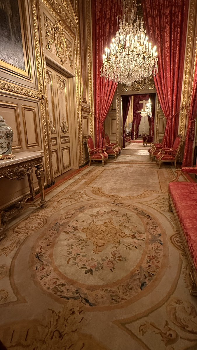 タイムセール　アンティーク　ウォールコンソール　コンソール　ナポレオン三世　A 🇫🇷の余韻に浸りつつお仕事… ルーブル行ったらみたいと思ってた一つ