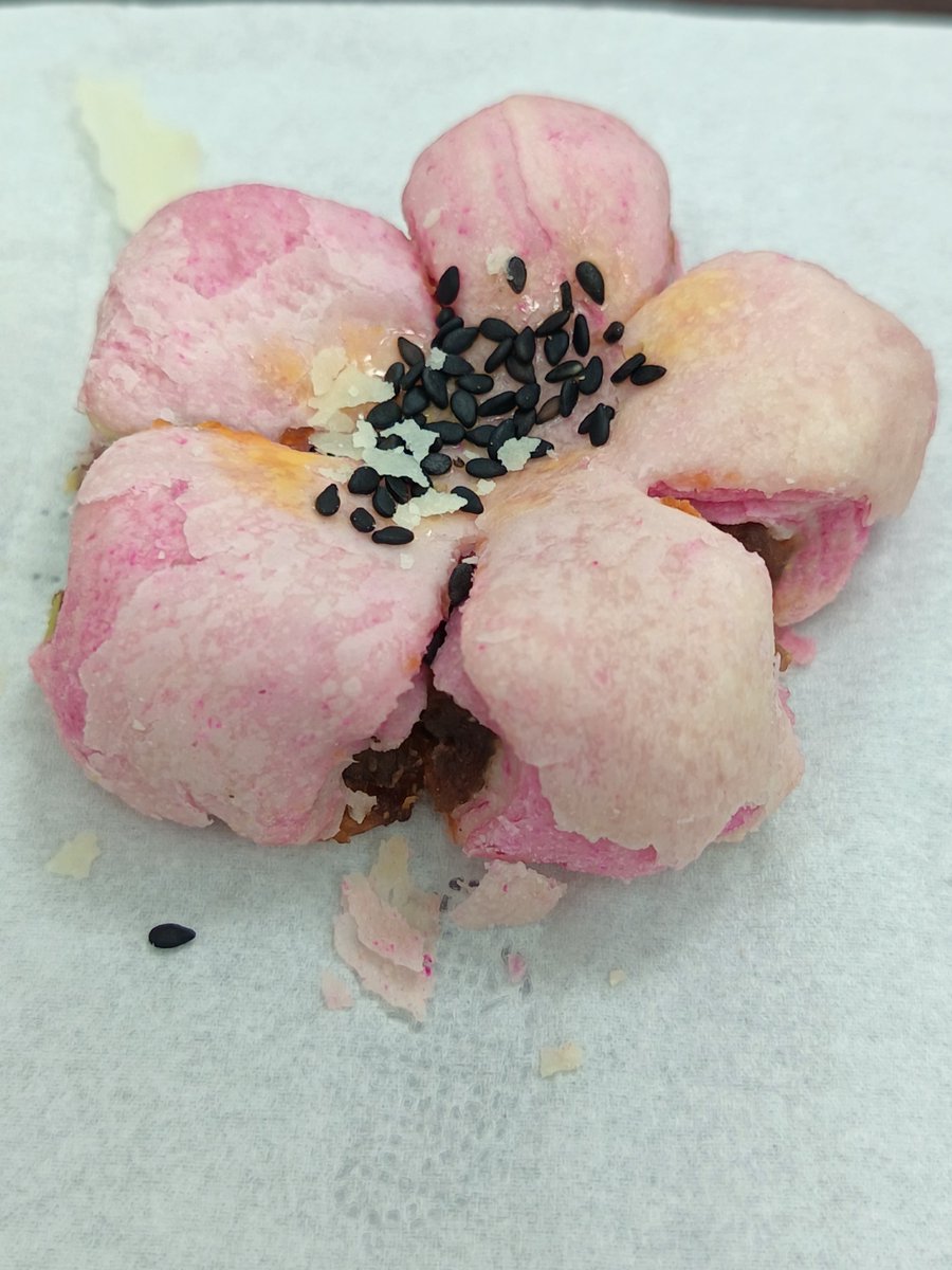 SuxiaZ's tweet photo. 高颜值花饼，谢谢小伙伴让我���尝到了千里之外的有名酥饼。＃互粉 #互关必回 ＃互 https://t.co/dXoi5HfBN3