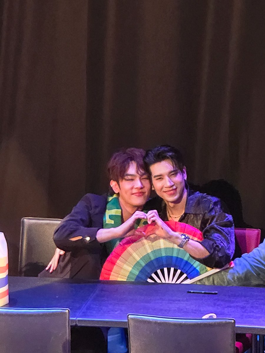 monpakparaguay's tweet photo. A year has passed since this moment and I can only thanks MonPak for all the love they have given Paraguay since then. I want you to know that in Paraguay there are many fans who love you and we will always support MonPak💓✨️
#TwoWorlds1YearBR
#TwoWorlds 
#TwoWorldsInBrazil https://t.co/Eijg2ack7I