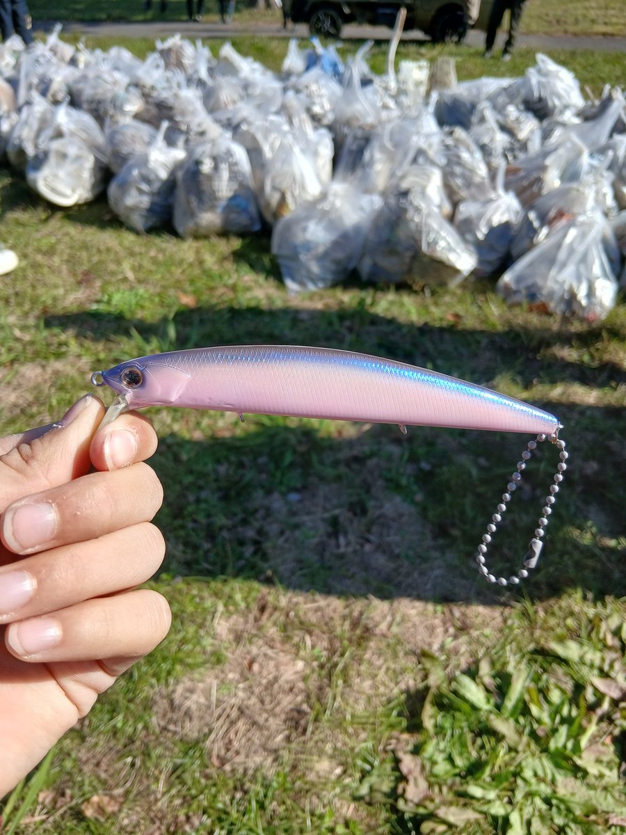 10月16日清掃活動に参加してきました〜
暗いうちは南湖で何もなし清掃場所に移動して釣りしようとするが寝過ごしてしまったー笑
ペットボトル脅威の1200本しかし次の帰帆島は4000本ぐらいペットボトルが取れたらしい…😱昼はラーメンで夕方は子バス1厳しい😭
 #釣り人による清掃活動