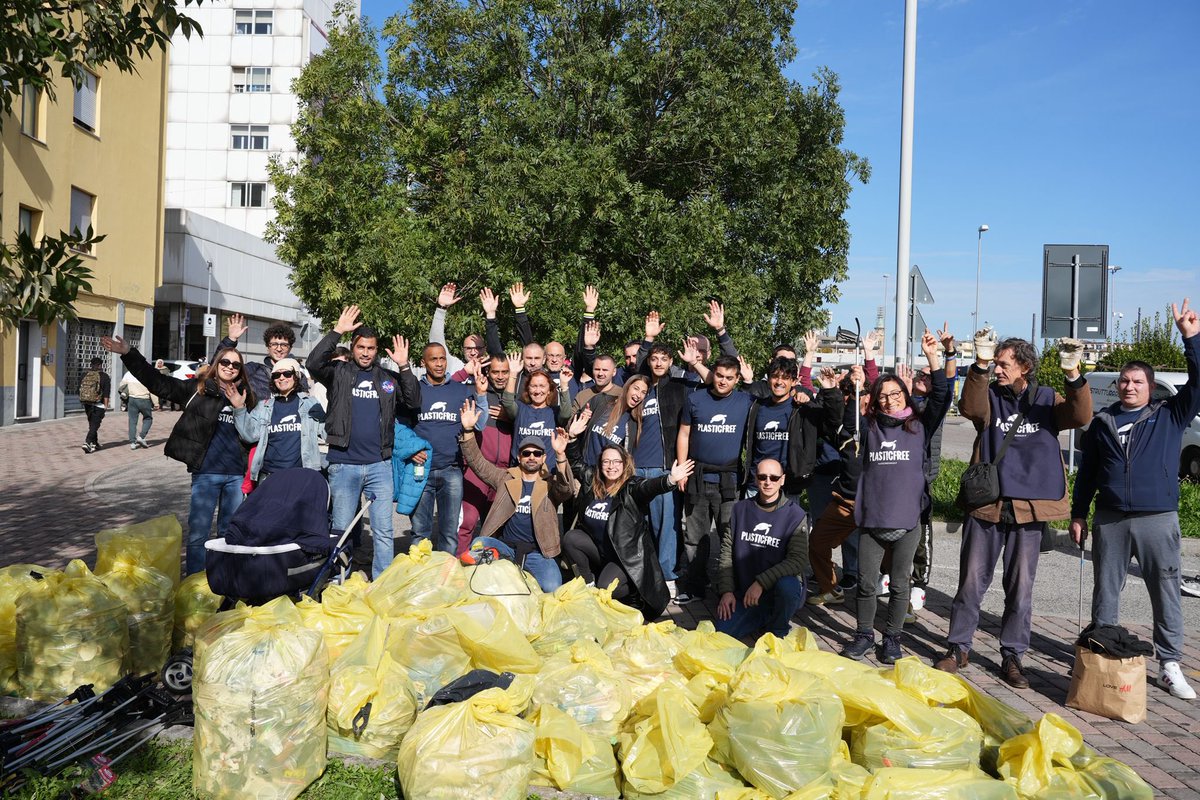 plasticfreeit's tweet photo. Padua joined the national project “Breathing Earth” to raise awareness about a growing issue.
In just a small area, we collected 250 kg of plastic and waste.

Want to be part of the change?
👉 https://t.co/yzYFIv4wzn https://t.co/jxACtcXEE0