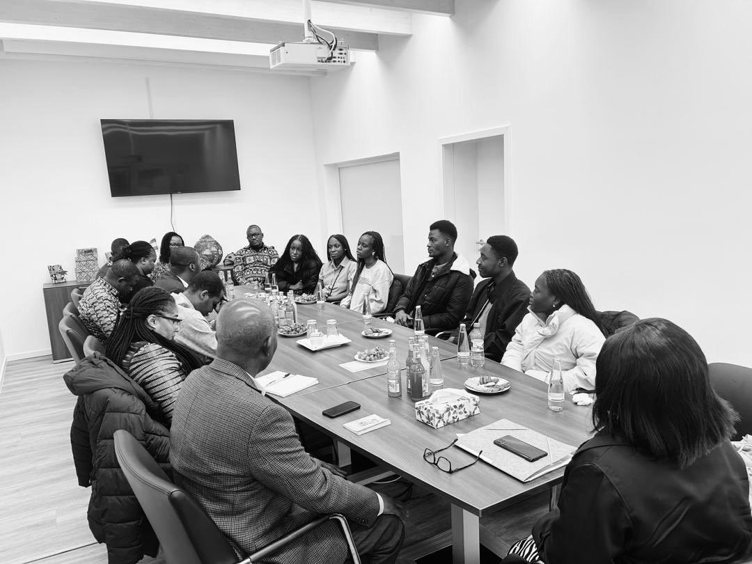 UG_SchoolOfLaw's tweet image. Last Friday, students from the University of Ghana School of Law, accompanied by faculty member Dr. Sena Dei-Tutu, paid a courtesy call on the Ghana Embassy in Berlin as part of their exchange programme at the University of Passau.

⚖️🌍🇩🇪🇬🇭

#UGSoL #ExchangeProgramme