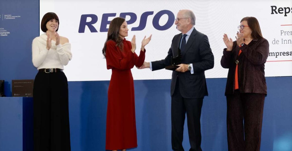AMETIC_es's tweet image. 🎊 Enhorabuena a @Repsol y @Fundacion_ONCE por su merecido reconocimiento en los #PremiosNacionalesInnovación.

🏆 @Repsol , galardonada como Gran Empresa Innovadora, vuelve a demostrar su apuesta por la transición energética, la innovación abierta y la tecnología como palanca…