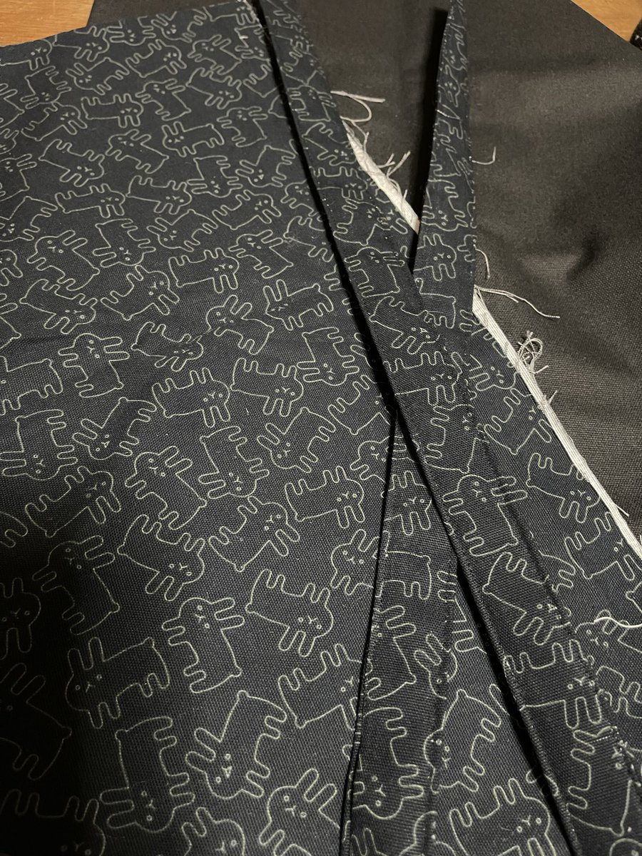 Oxql5c0's tweet image. 次はこちら！
BIGトートになります♪
男女問わず、使えていいかなぁ〜🐰
裏生地も真っ黒です😁