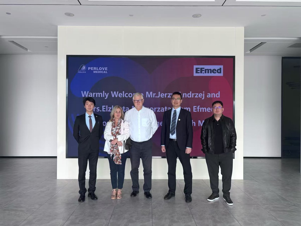 PerloveMedical's tweet photo. Great to welcome our guests from Poland to Perlove Medical! 🇵🇱🤝
They explored our Spinal Surgical Navigation &amp; Robotic System, gaining hands-on insight into its precision and efficiency in spine surgery. 🤖✨
#PerloveMedical #SpineSurgeryRobot #SurgicalNavigation https://t.co/3dV9r5VKFw