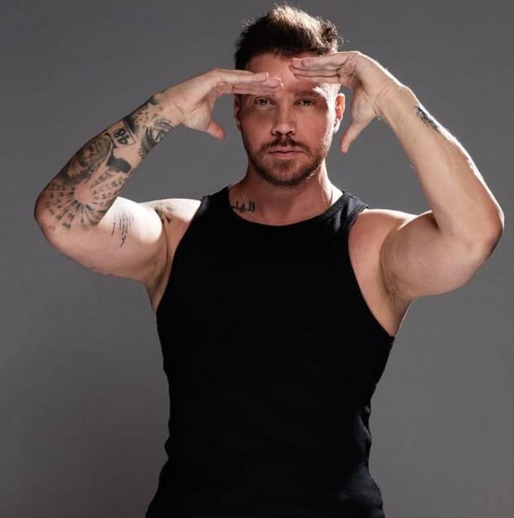 Sinan Akçıl: "Türk milleti, kıvıran, trip atan erkekleri değil adam gibi adamları sever."