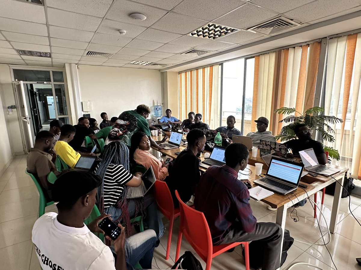 StudentOnchain's tweet photo. Big shout out to everyone who showed up ready to learn and build on Celo Blockchain @CeloUganda #Celocodejam https://t.co/doI4zCTYW9