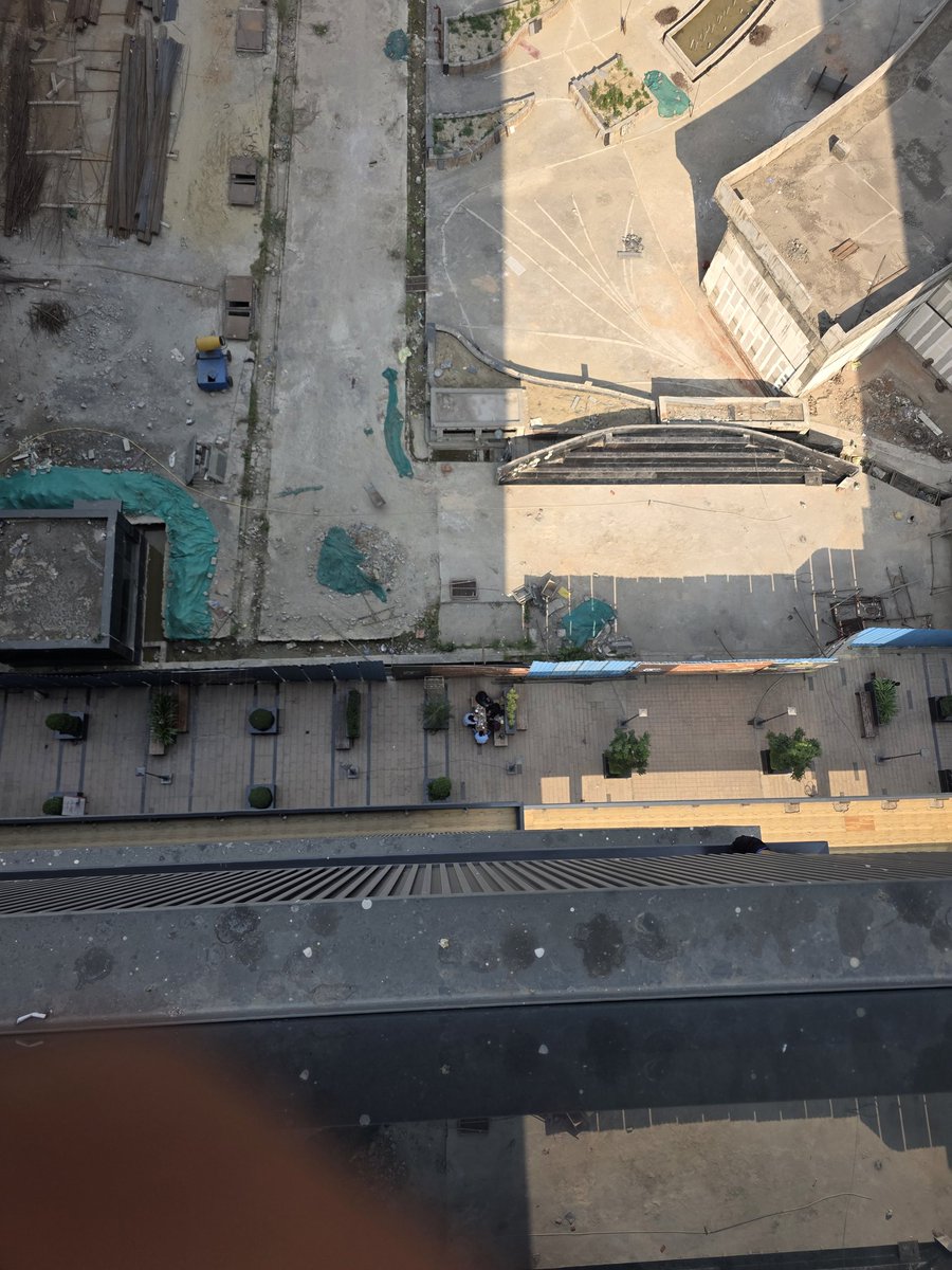 Trolling_isart's tweet image. S25 Ultra is no more a Zoom King.