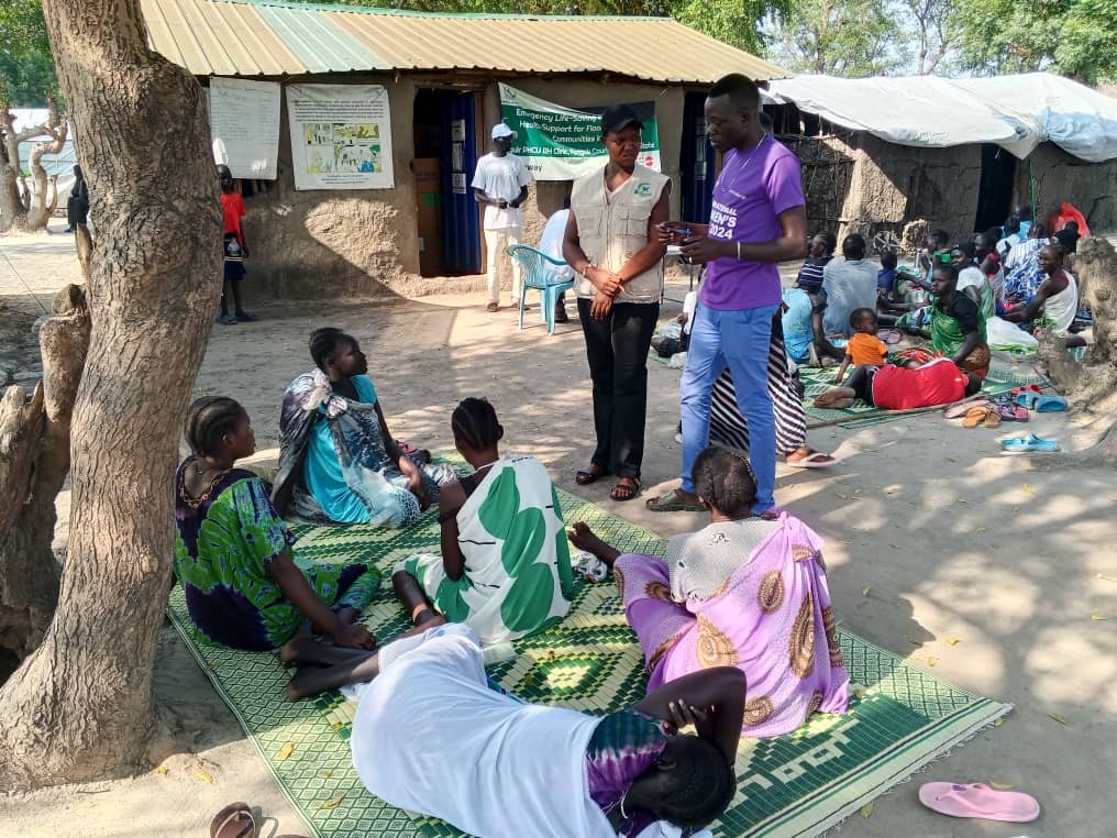 HealthLink_SS's tweet photo. with @UNFPASouthSudan support HLSS continues to deliver services to flood affected communities of Paguir, Fangak County. https://t.co/DjdnvizIFb