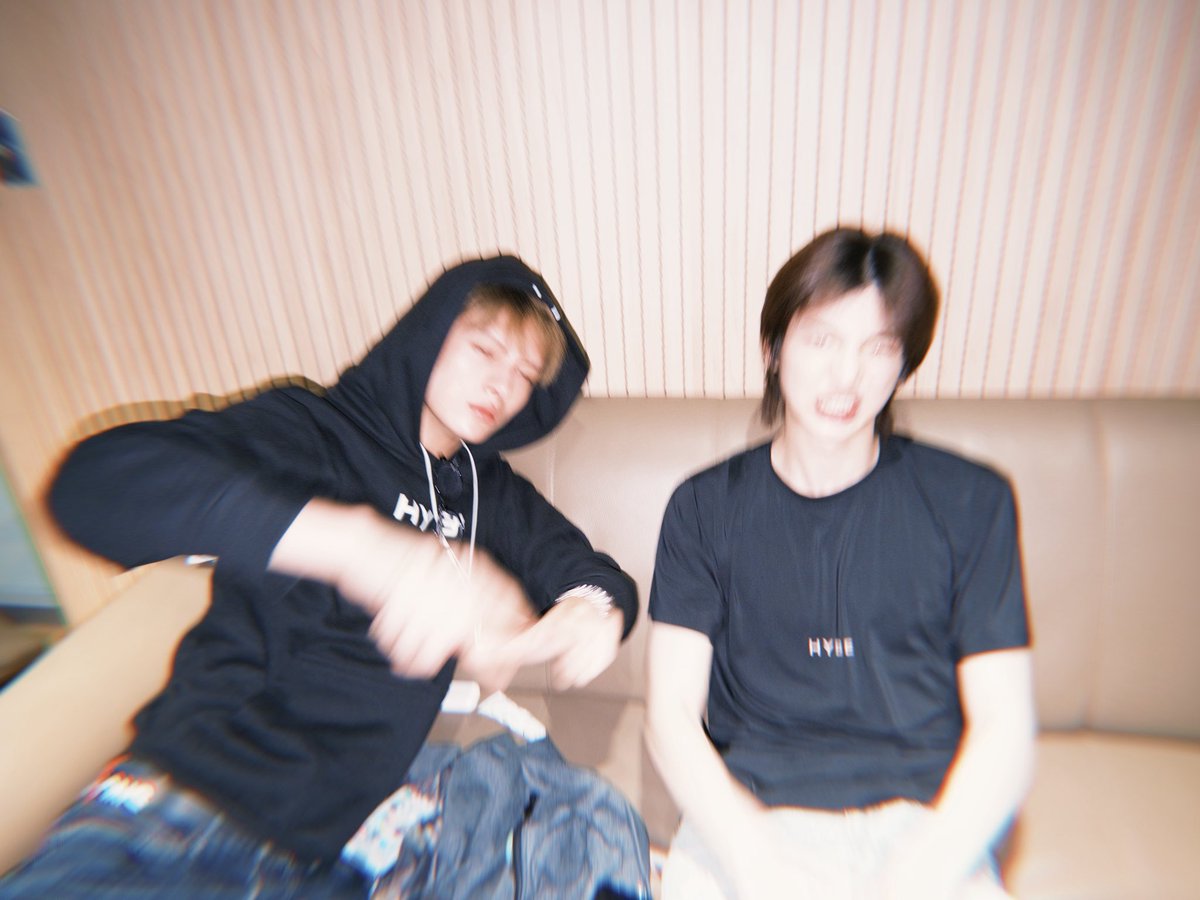 weverse_cortis's tweet photo. 📝 [SEONGHYEON⭐️] :  2/3

•25.11.16  8:04PM
#SEONGHYEON #CORTIS https://t.co/tM9gtahaBi