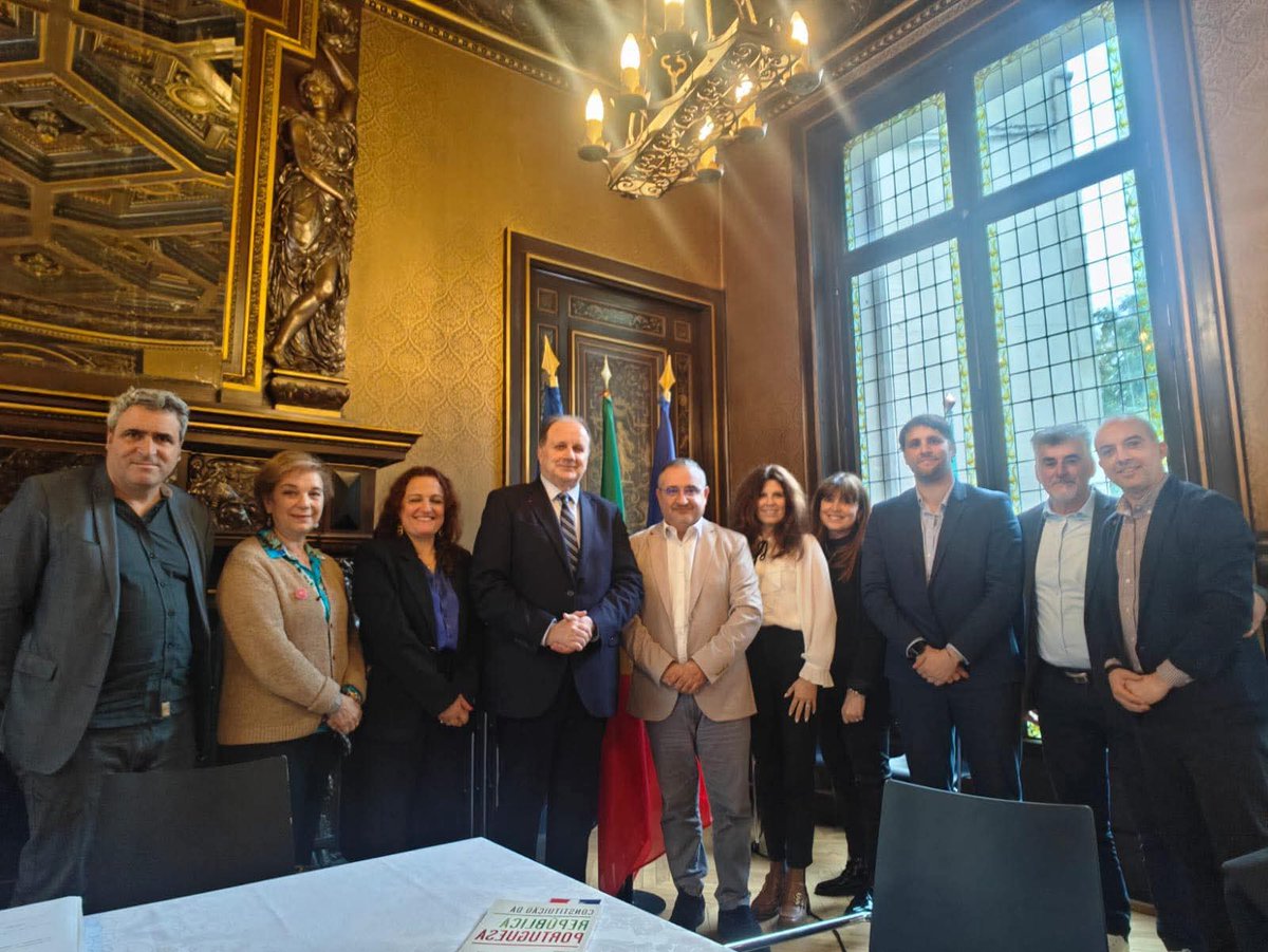 Ontem, tive a oportunidade de me reunir com  a Secção do Conselho das Comunidades Portuguesas de França, nas instalações do Consulado Geral de Portugal em Paris. Foi um momento de troca de impressões muito importante.