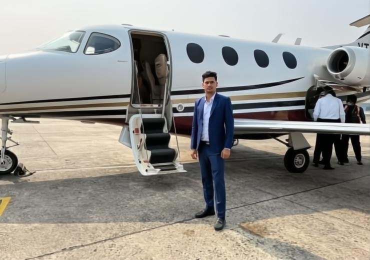 MrigendraSpeaks's tweet image. लालू परिवार को अंदर से जैसे तहस-नहस संजय यादव और रमीज ने किया है उसपर यही कहूंगा कि राजद के बेचारे निष्ठावान और समर्पित कार्यकर्ताओं को अब एक नया पाठ पढ़ा देना चाहिए---जिसे पढ़ाने के लिए ये दो महानुभाव—संजय यादव और रमीज़—अपने निजी जेट से सीधे कक्षा में अवतरित हों....!!

विदेशी…