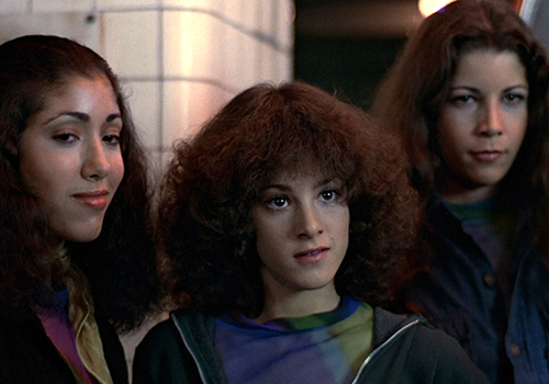 『ウォリアーズ』キャラ紹介-18
●リジーズ/Lizzies
ユニオンスクエア駅周辺が縄張りの、女性だけのチーム。色香で誘惑しては隠れ家に呼び込み、油断させたところを急襲する。銃も所持し、その見た目とは裏腹にかなり危険な存在。のんきなコチーズとヴァーミンはころっと騙された。
#BDウォリアーズ